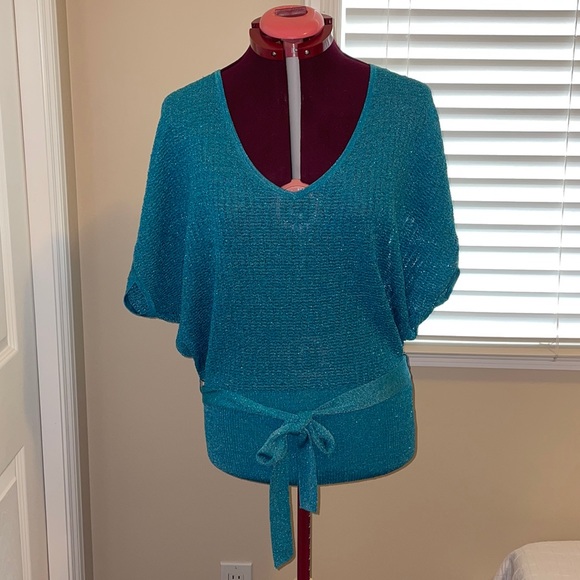 Gorgeous, unique CK top sz M - Picture 1 of 10